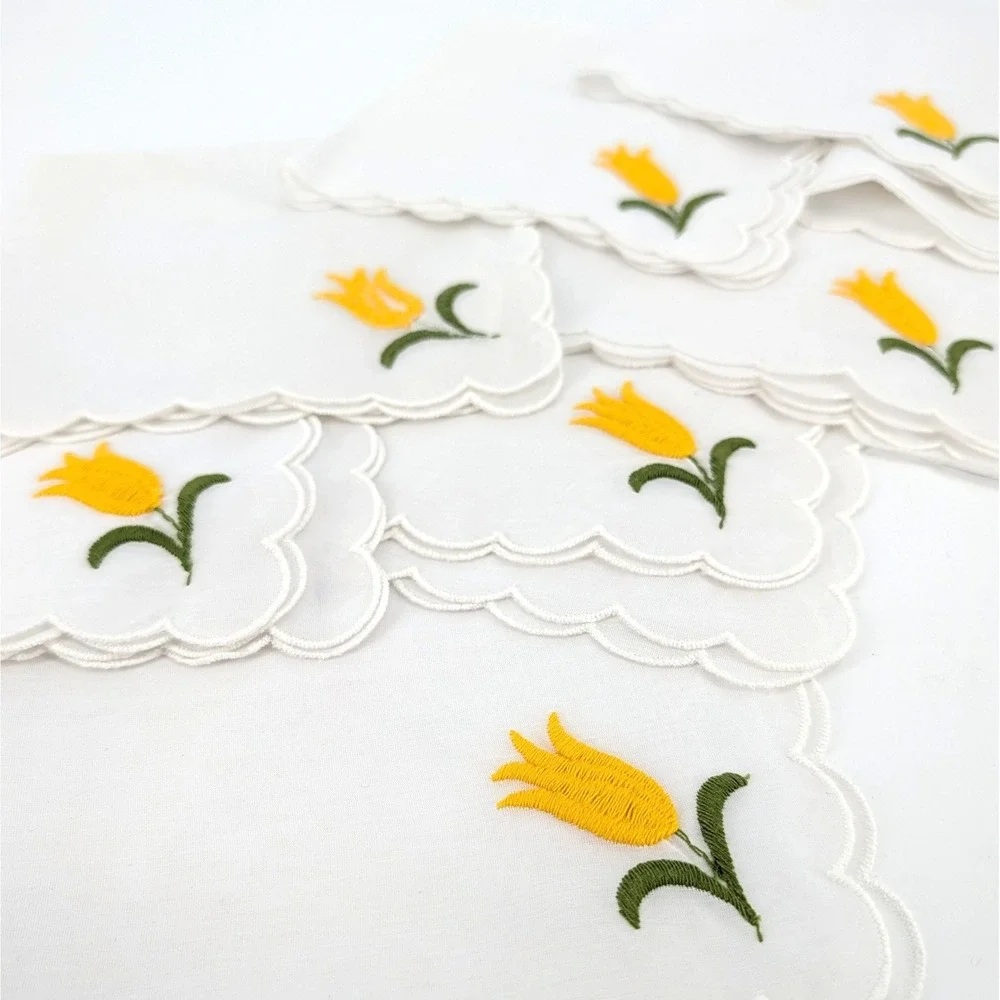 Vintage Vittorio Swiss Yellow Tulip Embroidered Scalloped Napkins Set of 8